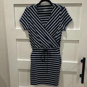 Vineyard Vines Navy white stripes Sankaty size Small